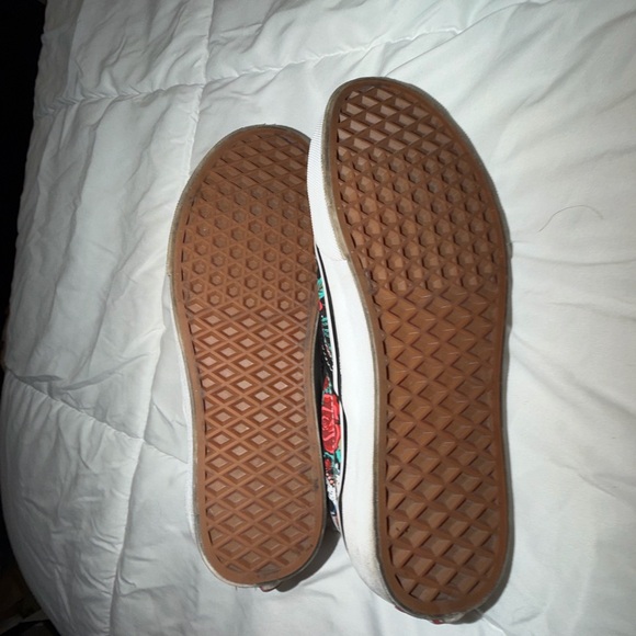 Vans Skull and Rose Slip-On Sneakers - Picture 4 of 4